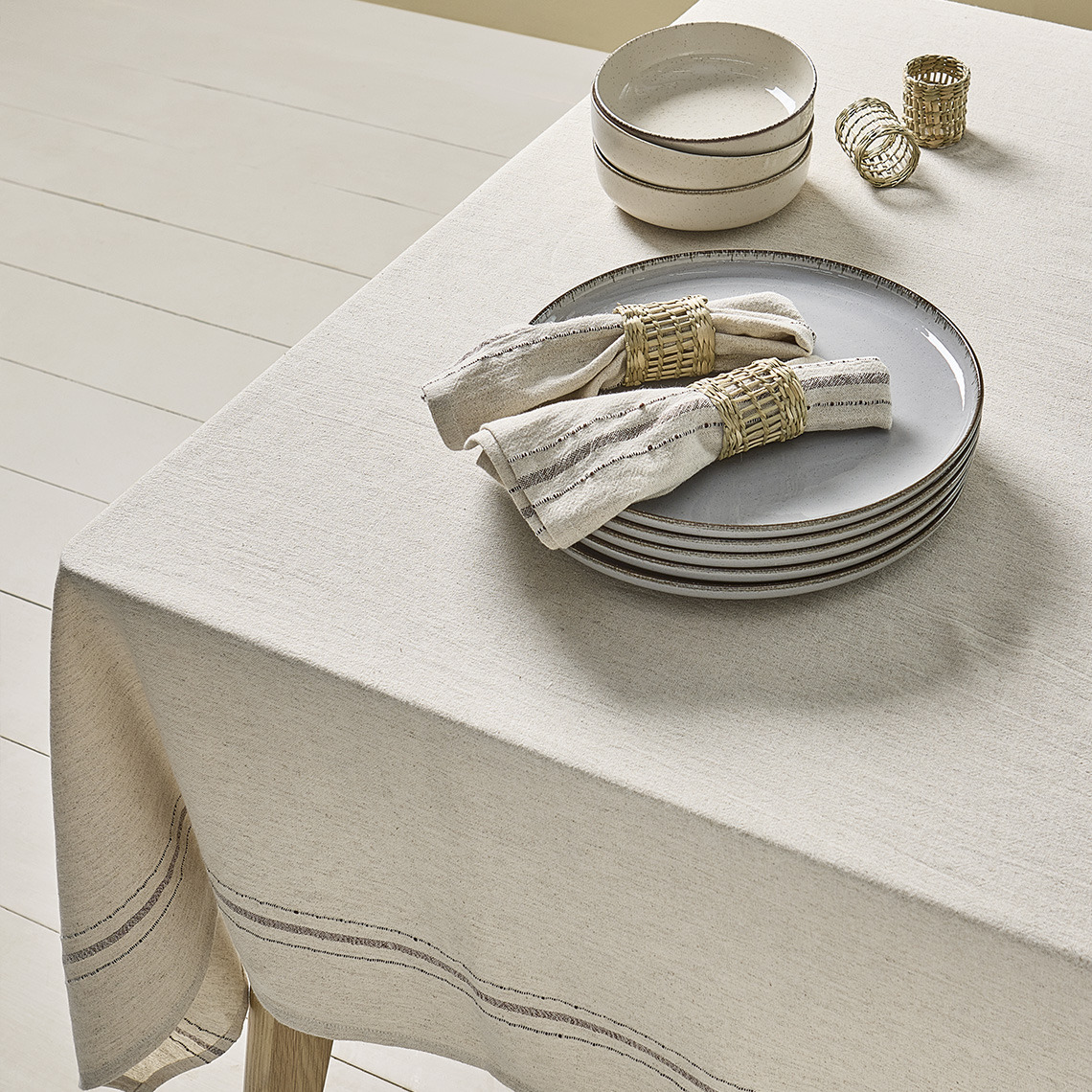 Tablecloth with matching napkins 