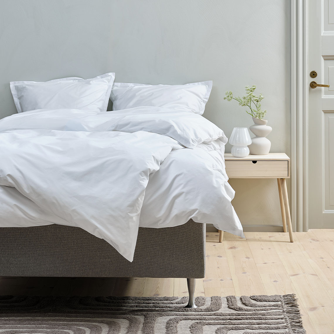 White cotton bedding made from a blend of cotton and lyocell